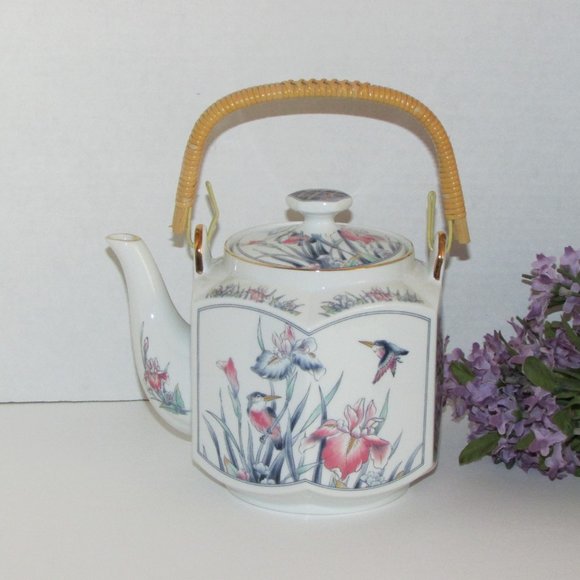 Vintage Tea Set Iris & Hummingbirds Teapot 4 Mugs Japan Cottagecore Cabincore - Picture 11 of 13